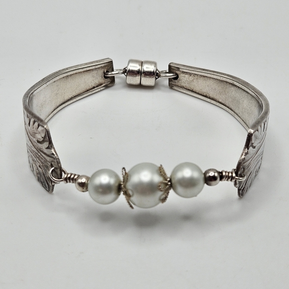 Vintage Jewelry - VINTAGE Lady Esther Silver-plate Upcycled Flatware Magnetic Close Bracelet